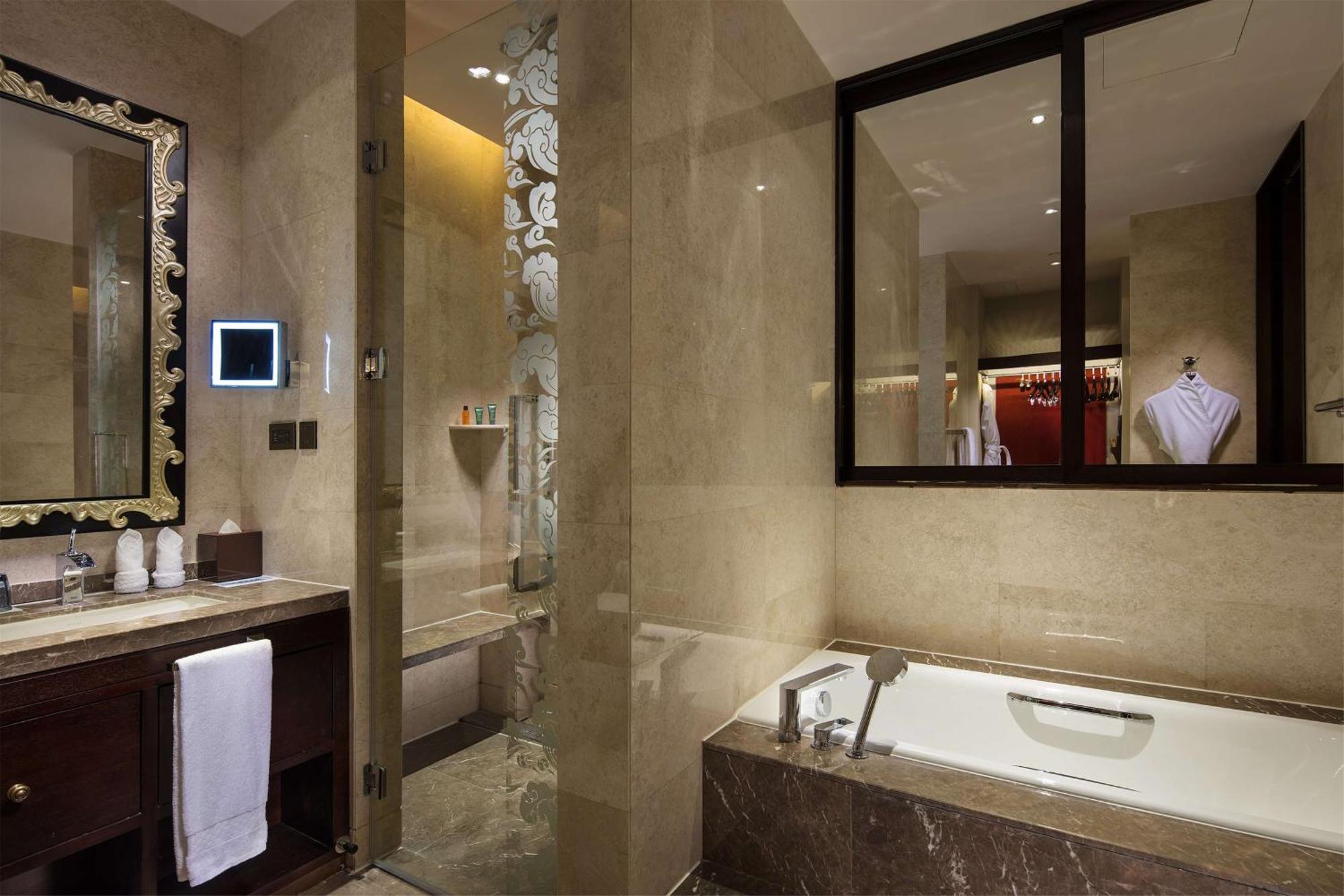 Hilton Linzhi Resort Ньїнгчі Екстер'єр фото