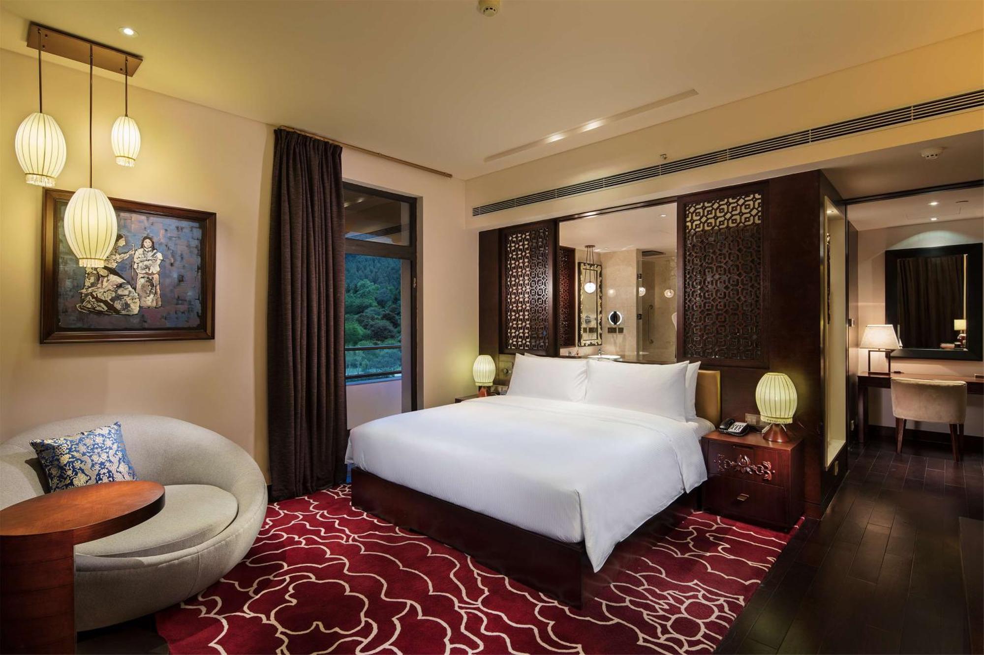 Hilton Linzhi Resort Ньїнгчі Екстер'єр фото