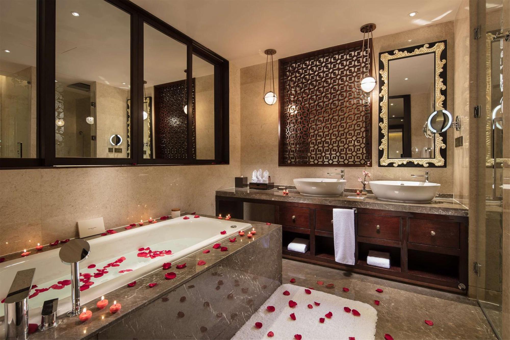 Hilton Linzhi Resort Ньїнгчі Екстер'єр фото