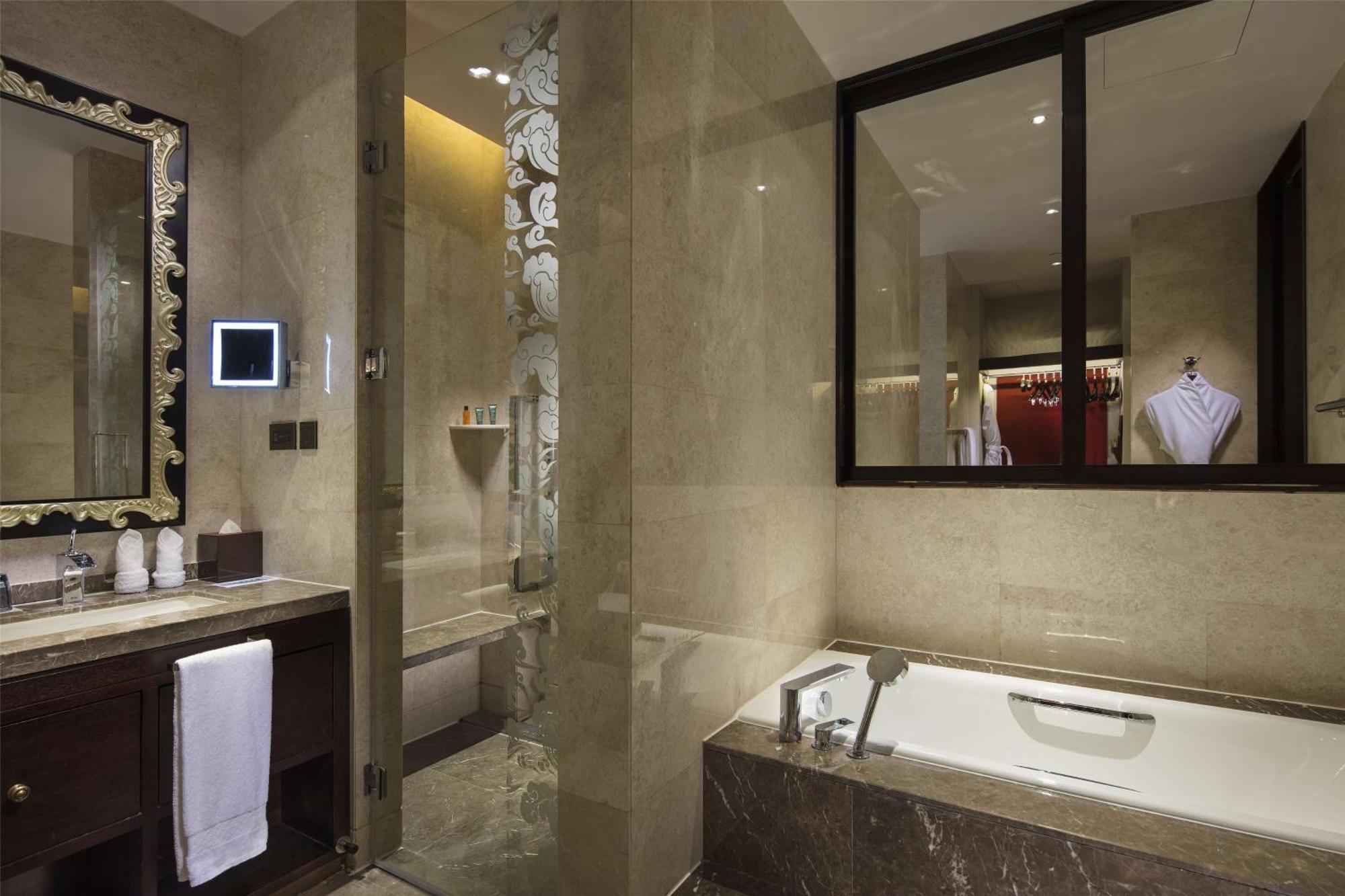 Hilton Linzhi Resort Ньїнгчі Екстер'єр фото