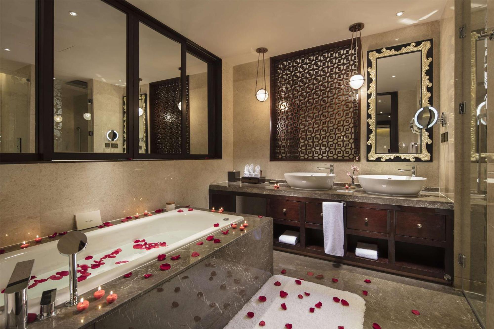 Hilton Linzhi Resort Ньїнгчі Екстер'єр фото