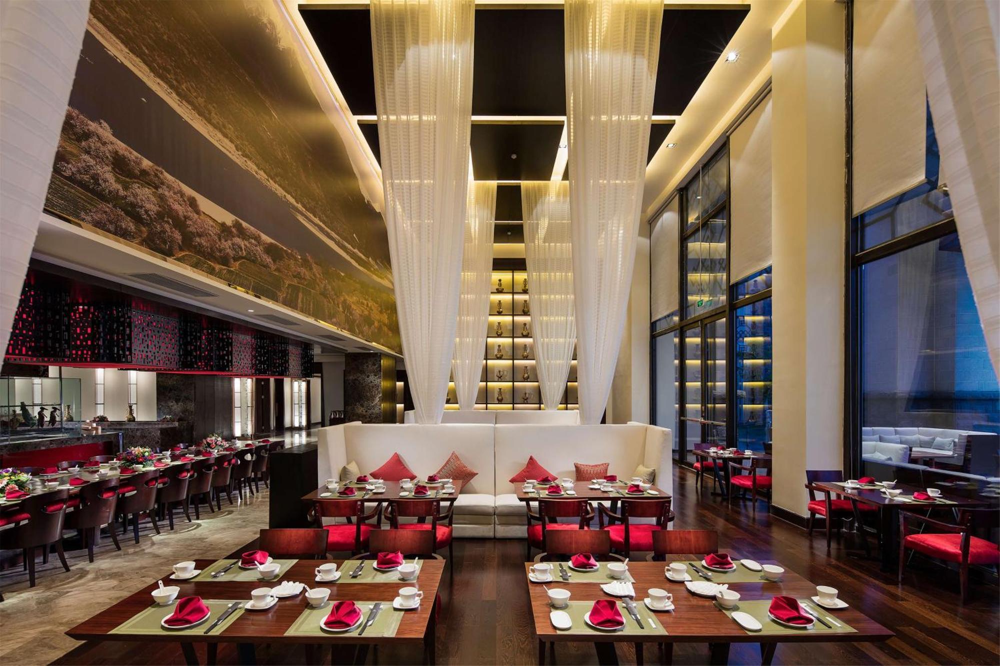 Hilton Linzhi Resort Ньїнгчі Екстер'єр фото
