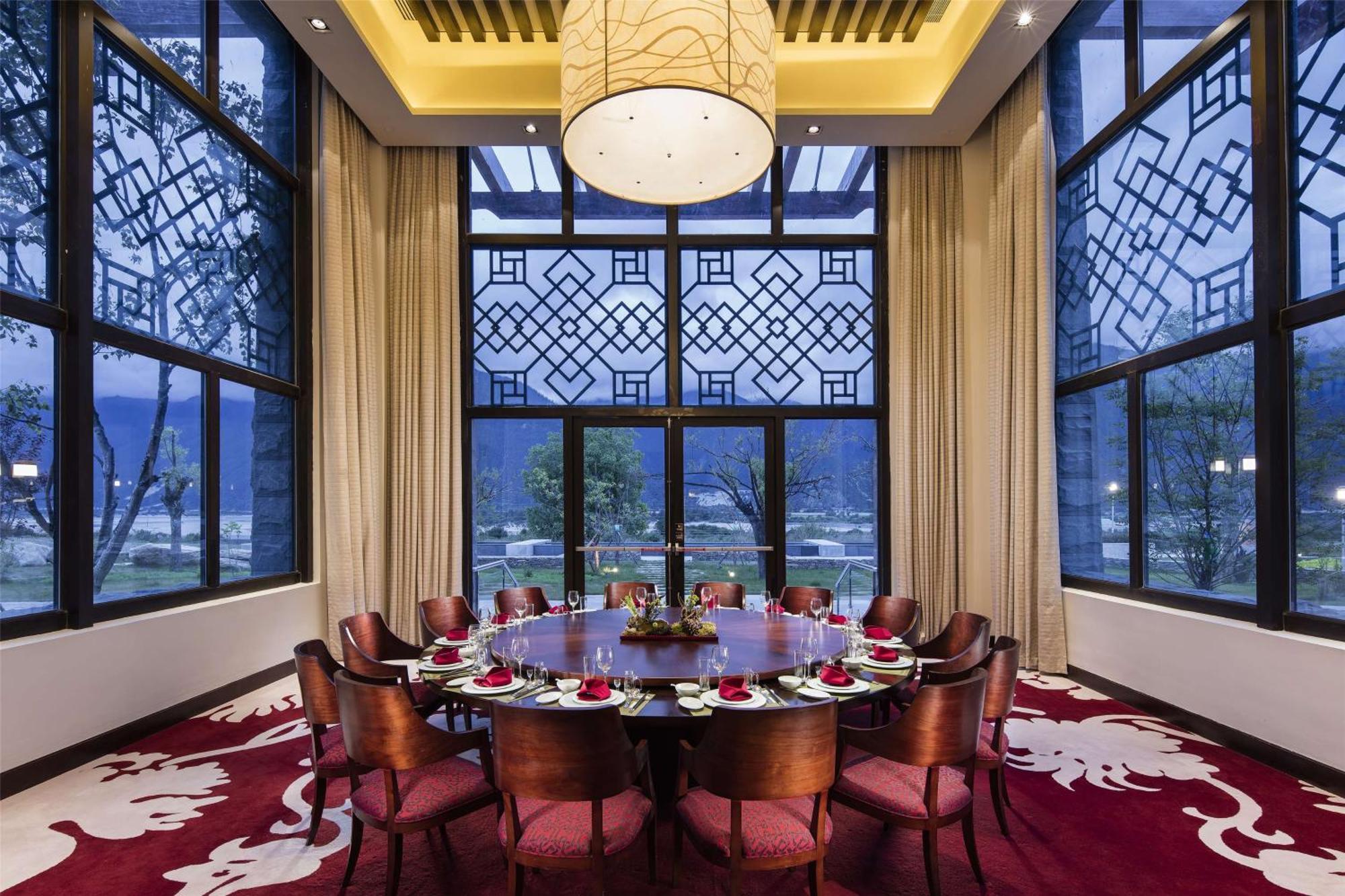 Hilton Linzhi Resort Ньїнгчі Екстер'єр фото